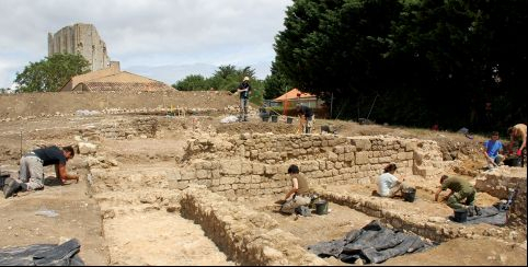 Découverte des fouilles archéologiques à la maison de Broue, entre Rochefort et Royan