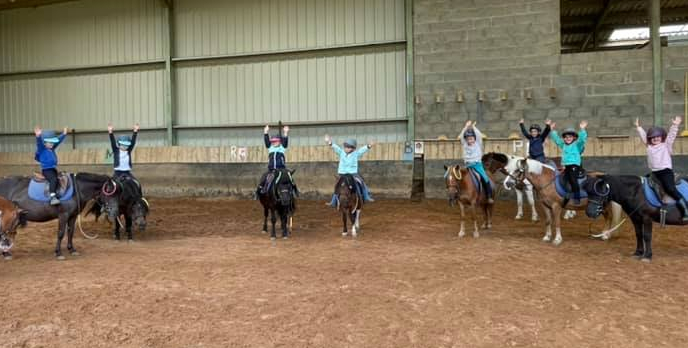 Fête ton anniversaire au centre équestre de La Maison du Poney, près de La Rochelle