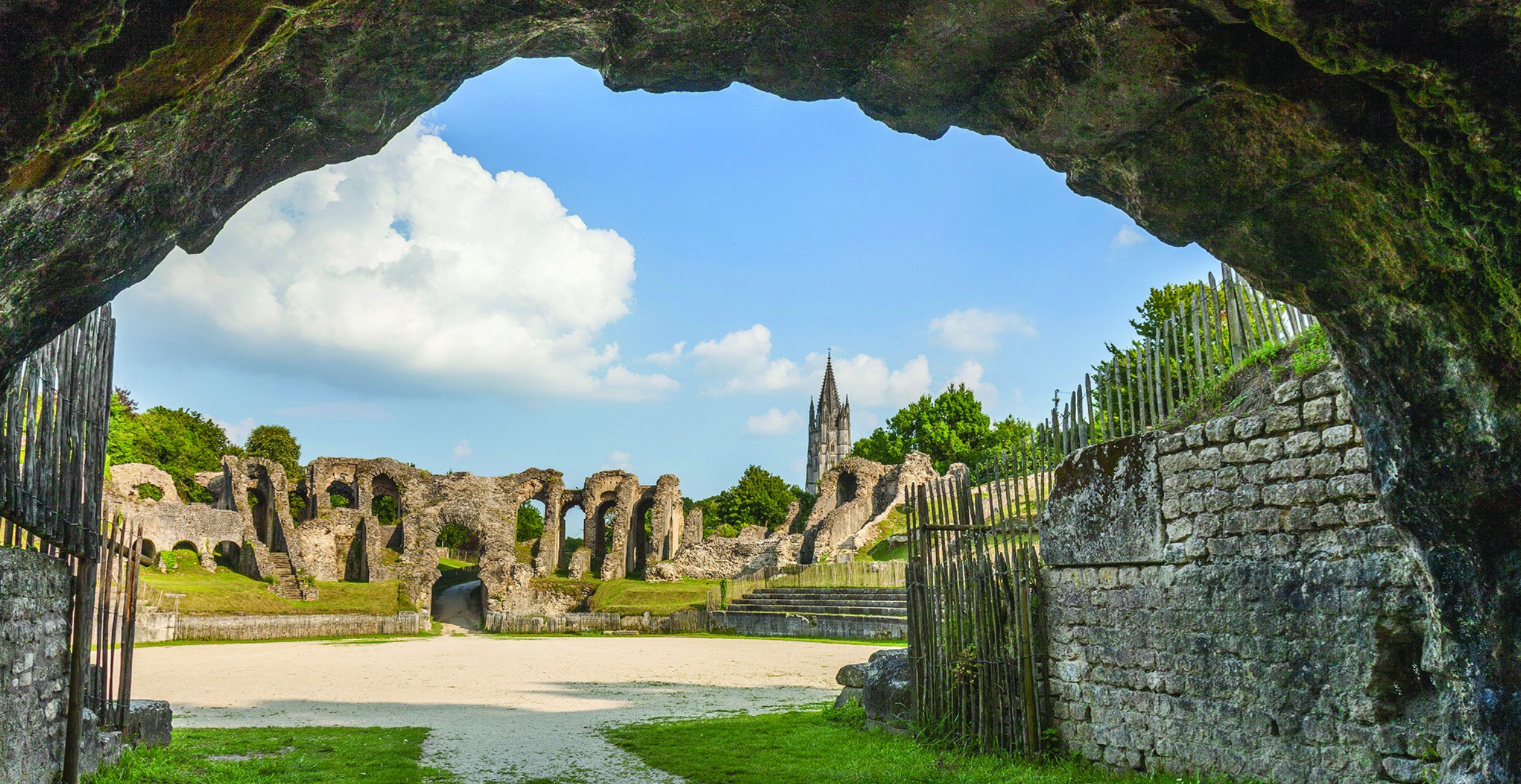 "2000 ans d’histoire, de l’Antiquité à nos jours", visite des Arènes de Saintes