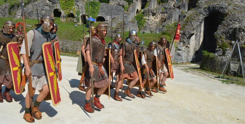 "Viva Saintes, Opus 2!" Spectacle vivant et reconstitution historique à Saintes