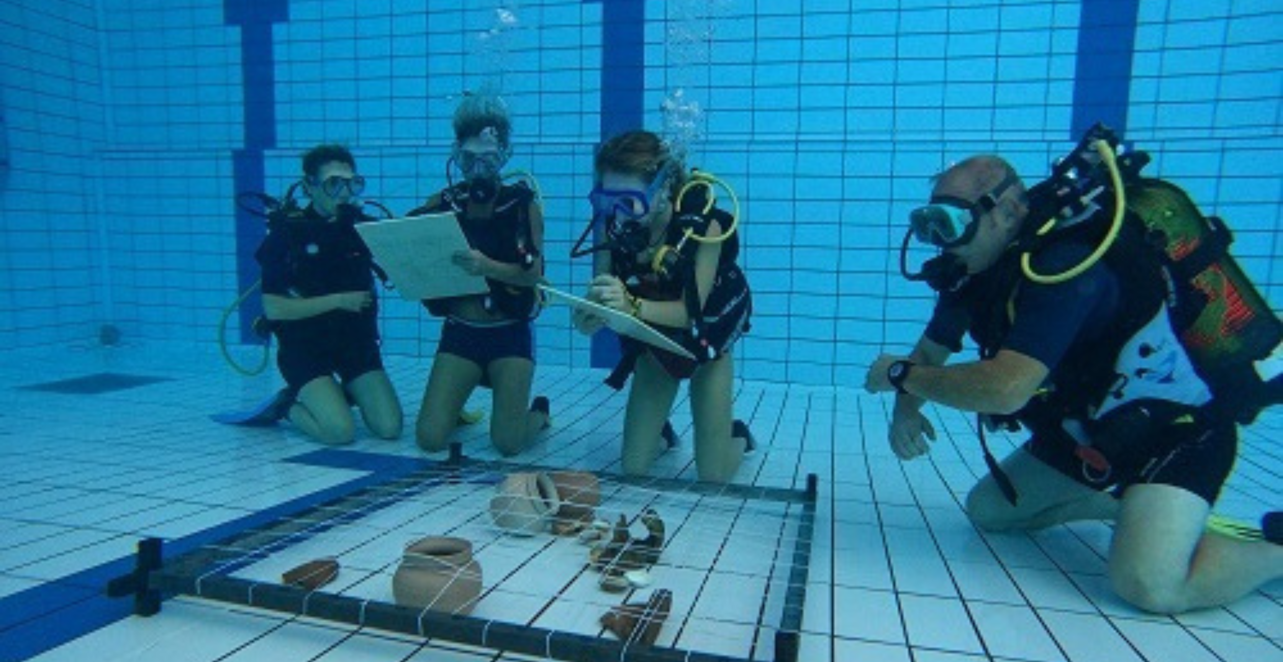 Baptême de plongée archéologique pour les Journées du Patrimoine à la piscine Aquarelle de Saintes