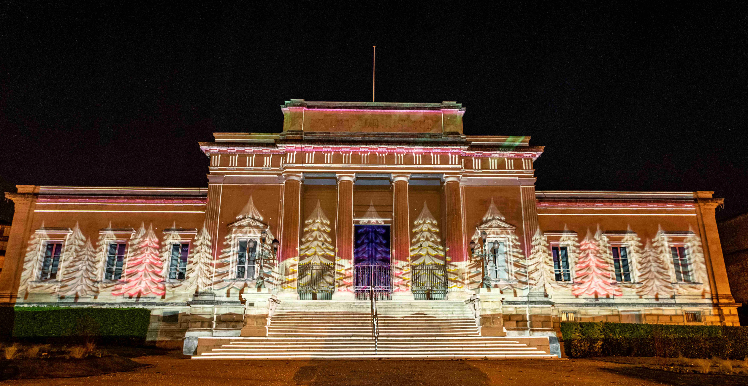 Mapping de Noël sur le Palais de Justice de Saintes