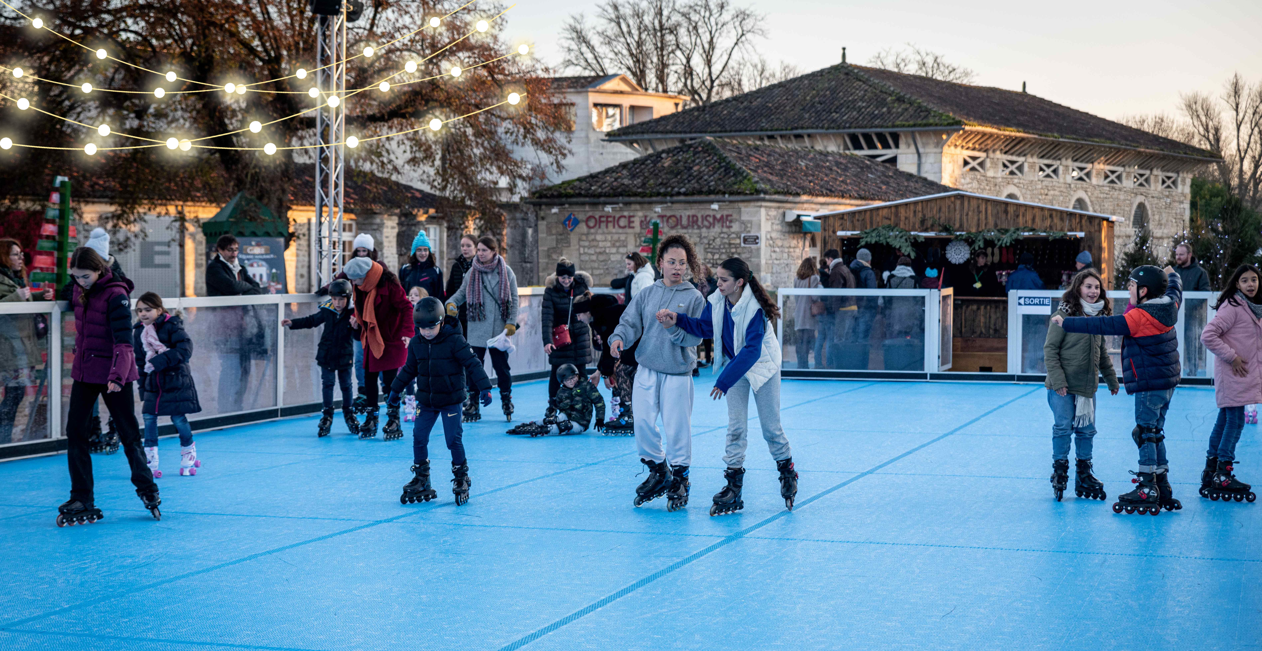 La patinoire de noël ouverte à tous et gratuitement à Saintes