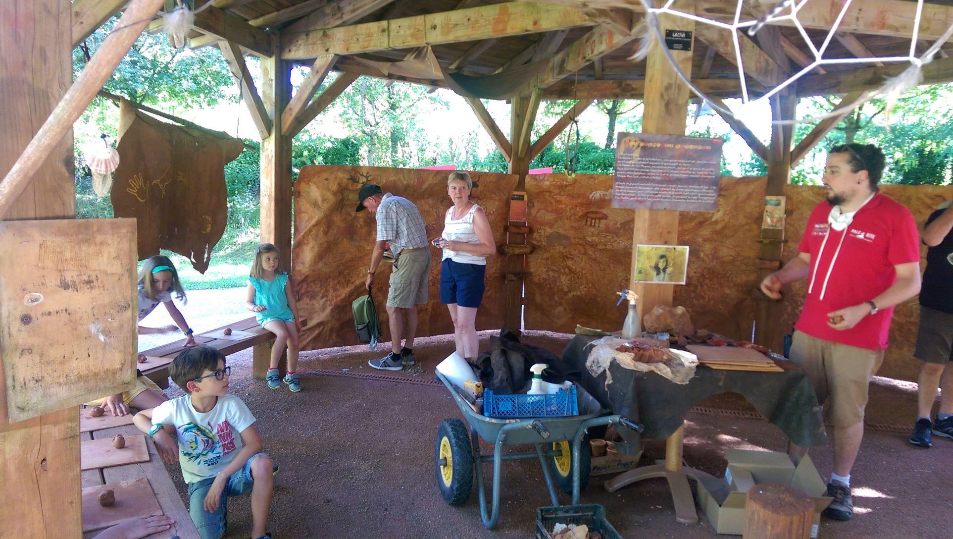 Les ateliers participatifs de l'été au Paléosite de Saint-Césaire, entre Saintes et Cognac