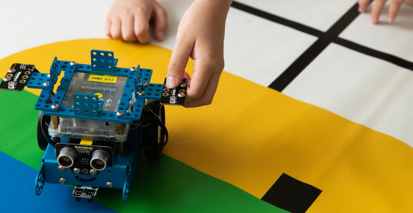 "MBOT2", atelier d'initiation à la robotique pour les ados à la Médiathèque Michel-Crépeau, La Rochelle