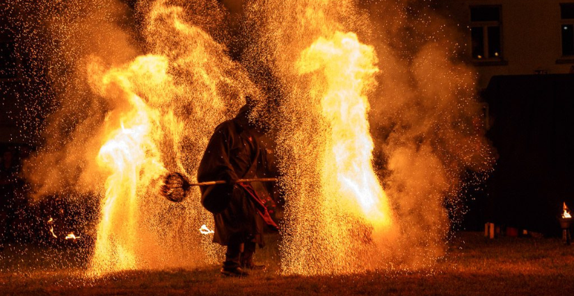 Spectacle de feu "DHARMA" à Montguyon, sortie nocturne près de Montendre