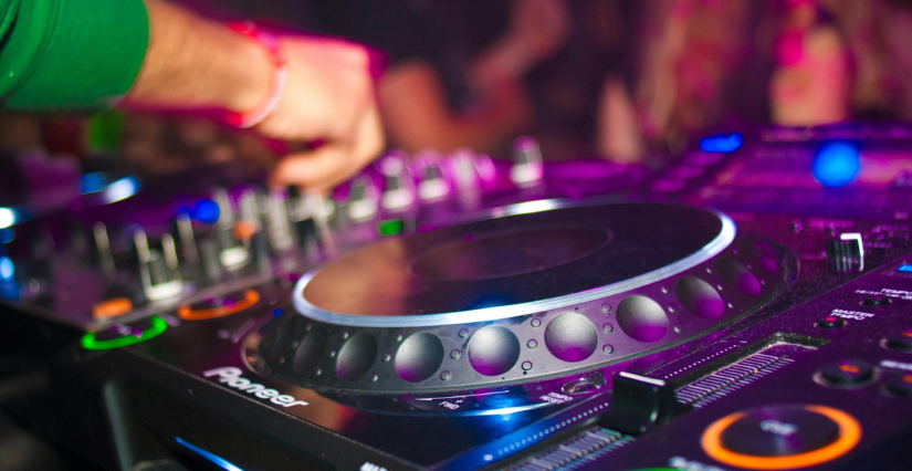 Atelier DJ pour les 13-18 ans, à la médiathèque Michel-Crépeau, La Rochelle