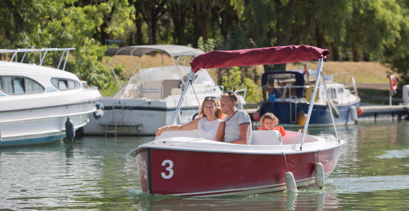 Faites un tour en e-boat sur la Charente, à Saintes