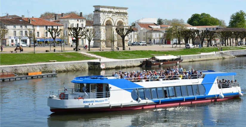 Balade à bord du bateau électrique le Palissy en famille lors des Journées du Patrimoine, Saintes