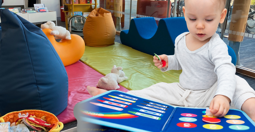 "Bébés lecteurs" à la médiathèque Michel-Crépeau, La Rochelle
