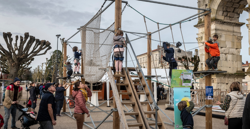 Village d'hiver sur la place Bassompierre de Saintes
