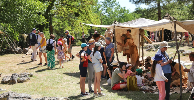 Préhisto-Mania, le festival de reconstitutions préhistoriques du Paléosite de Saint-Césaire, entre Saintes et Cognac
