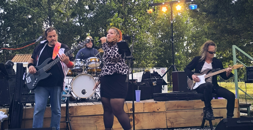 Concert variétés par "Redwine" à Coux, près de Montendre