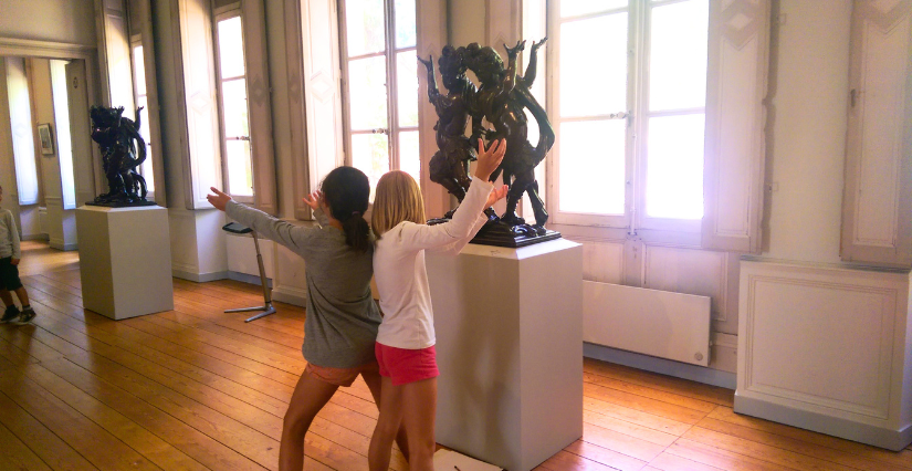 Visite théâtre-yoga en famille du musée du Nouveau Monde de La Rochelle