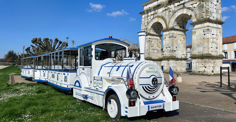 Balade en Électrain , petit train 100% électrique dans les rues de Saintes