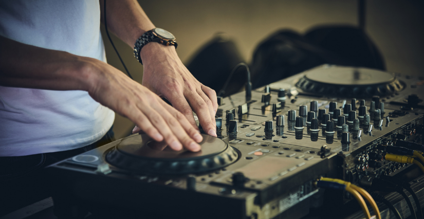 Atelier scratch ados par DJ Brick à la médiathèque Michel Crépeau, La Rochelle